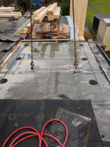 Betonplatte mit Kernbohrungen und Kranösen vorbereitet zum Herausheben Betonplatte mit Kernbohrungen und Kranösen vorbereitet zum Herausheben